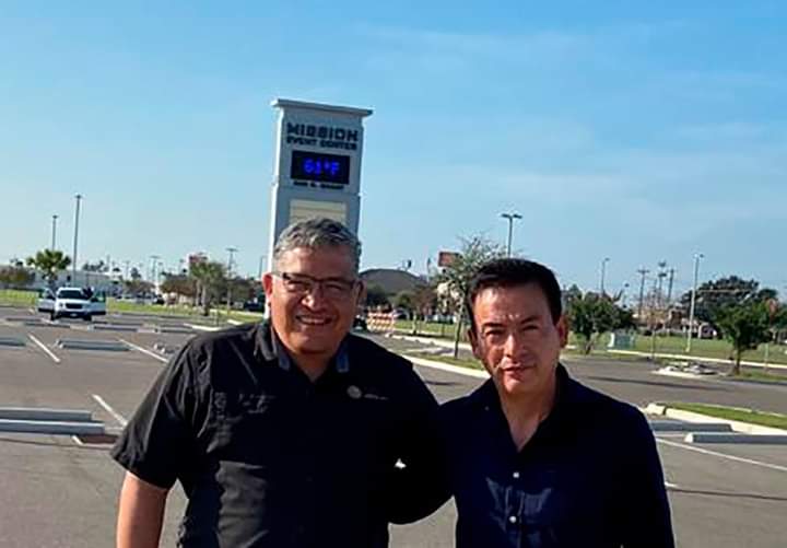 FelipeRespuesta's tweet photo. Continuando con nuestra actividad, estuvimos en reunión con nuestro amigo, el Cónsul en McAllen, Texas, Lic. Froylán Yescas.

#FelipeBravo #Obradorista4T #4Transformación #CuautitlánIzcalli #Izcalli https://t.co/Gn3bg1vRIV