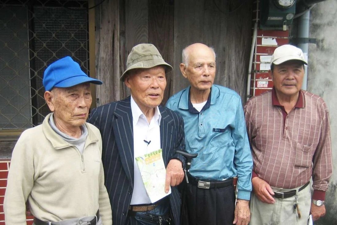 15/ At the end of WW II, the Japanese surrendered Taiwan and 90% of the Japanese retreated back to Japan. An amazing recent movie captures the weirdness of Taiwanese born Japanese returning to Taiwan years later and speaking to locals in perfect japanese