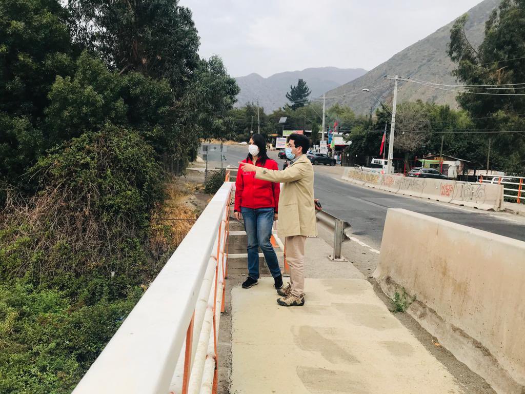 MuniSJdeMaipo's tweet image. HACE POCAS HORAS || @alcaldepezoa y Gob @YeyiChocair verificaron la evacuación preventiva de algunos esteros y conversaron con vecinos que manifestaron su preocupación por personas que persisten en quedarse en lugares potencialmente peligrosos. Se solicitó la fuerza pública.