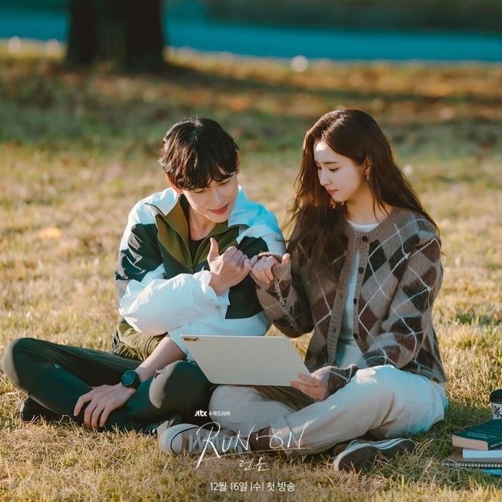 1. The chemistry between Ki Seon-Gyeom and Oh Mi-Joo’s as characters. Everytime one of them falls further in love with the other, the audience falls further in love with them.  #RunOn