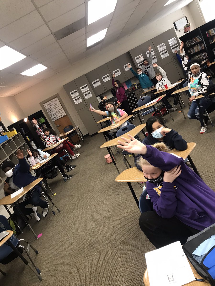 amirafuentes78's tweet photo. This week at VPA consisted of more digging into our book, “Masterpiece”, a virtual tour of the MET, making a shirt for Marvin, beetle art, and more trivia with prizes. Oh how this makes my ❤️ so happy!! #RISEArkansas #caneclassroom #canesread #OneBookConnects #vpamasterpiece https://t.co/4gr5oDcfkI