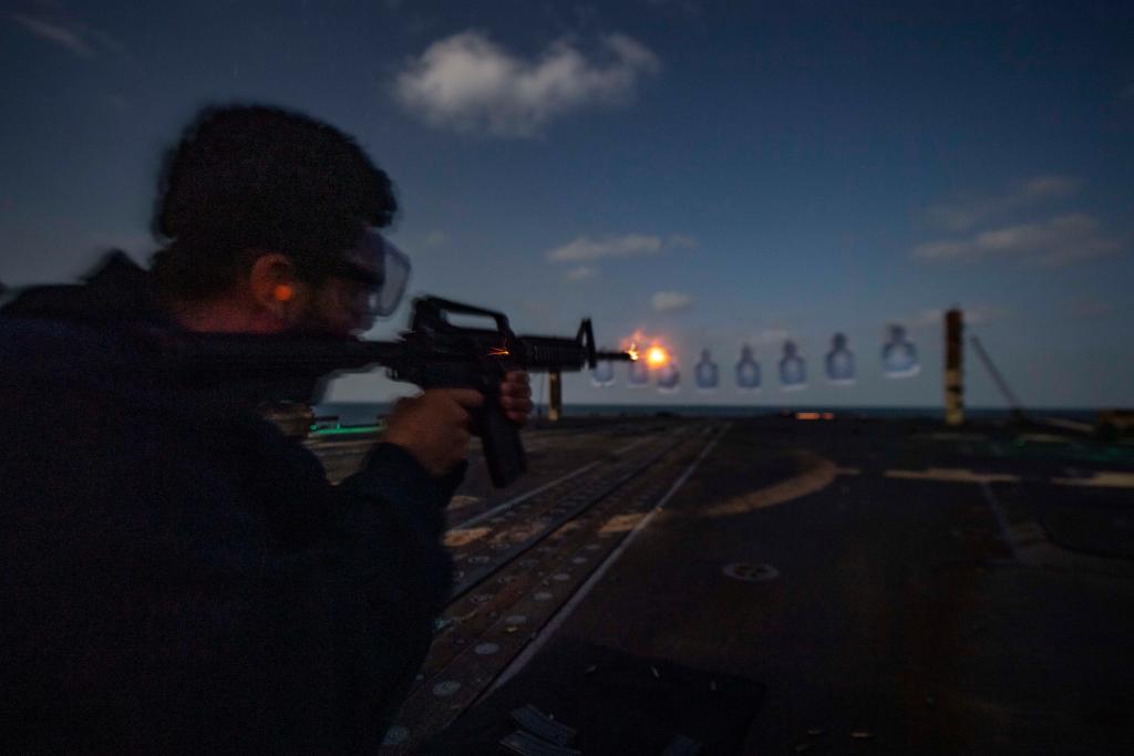 @USNavy photos of the day: #USSMahan breaks away as #USNSMedgarEvers #UNREP with #USSMonterey, a Sailor stands watch aboard @TheCVN69, @NimitzNews #FltOps and #USSSterett live-fire in #US5thFlt. ⬇️ info & download ⬇️: navy.mil/Resources/Phot…