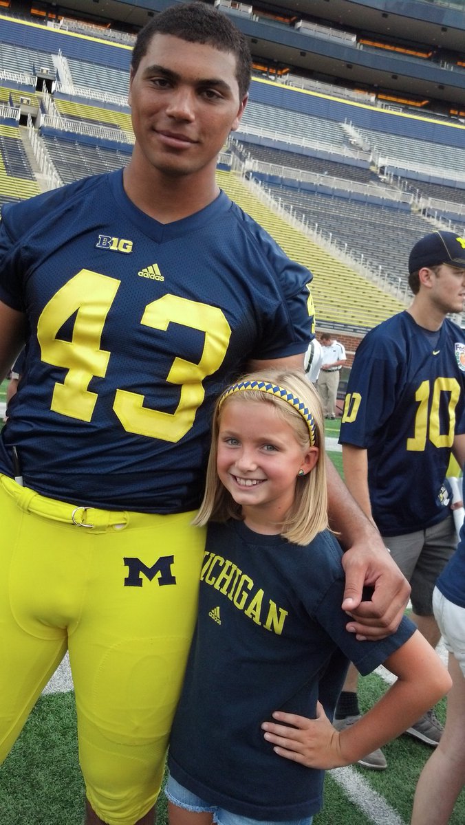 asmilefixer's tweet photo. ⁦my daughter @emilynschultzz⁩ was just accepted into THE University of Michigan! https://t.co/mhr3hvhImC