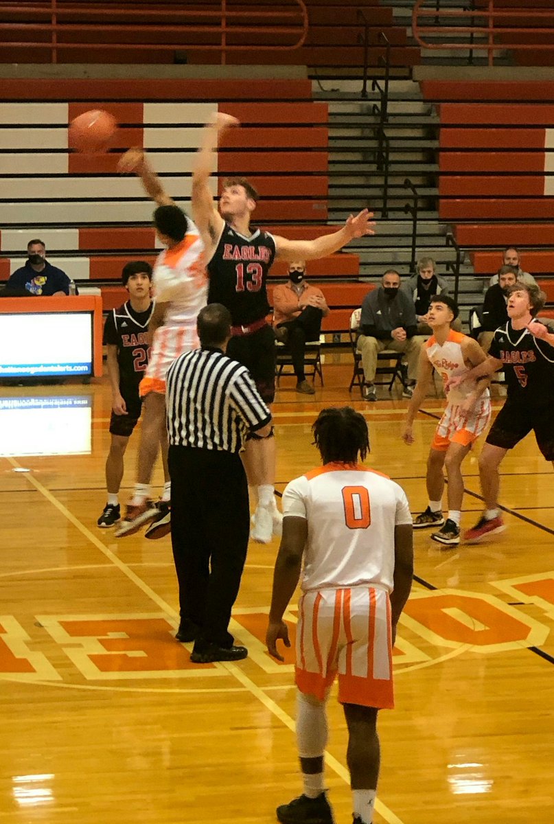 SMMHSEagles's tweet photo. #HSVarsity Game on at East Ridge! #GoEagles πβ€π¦
#SMMHSsoars
@SignalHoops https://t.co/Y4WDSvB42X