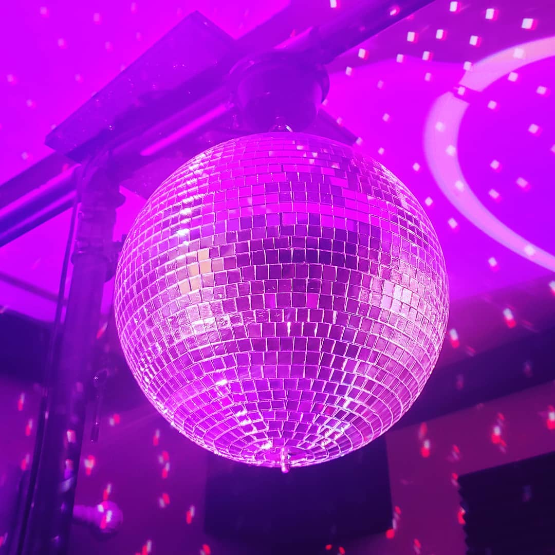 djsmark's tweet photo. Brand new tunes tonight at 8p for #friendsNsuch new fire out this week from @krickedmusic / @Casmaliamusic / @slightlysizzled / @deeprootrecords / @mk837 (including unreleased promos) #dj #djsmark #housemusic #livestream #twitchtv #techhouse #deeptech #deephouse #melodictechno https://t.co/g8vWj4gSbs