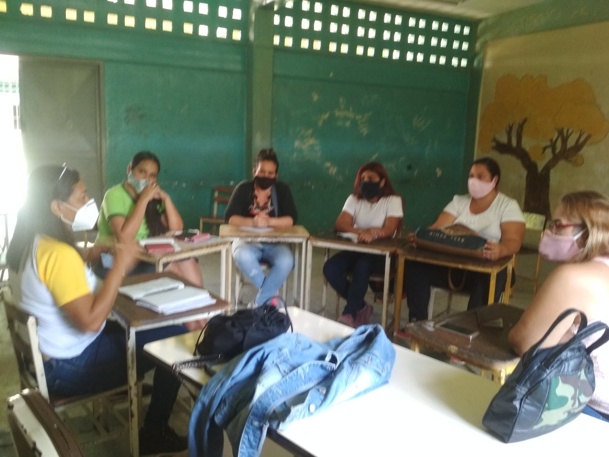 Docente Investigadora y estudiantes de PNF Primaria afinando detalles para la culminación del trimestre. ULGU Municipio Cristóbal Rojas.<a href="/SomosUnem/">SOMOS UNEM</a>
<a href="/NicolasMaduro/">Nicolás Maduro</a> 
<a href="/dcabellor/">Diosdado Cabello R</a> 
<a href="/HectoRodriguez/">Héctor Rodríguez C.</a> 
@CTrompiz2 
@psuvaristobulo
<a href="/mellysgarcia/">melissa garcia</a>