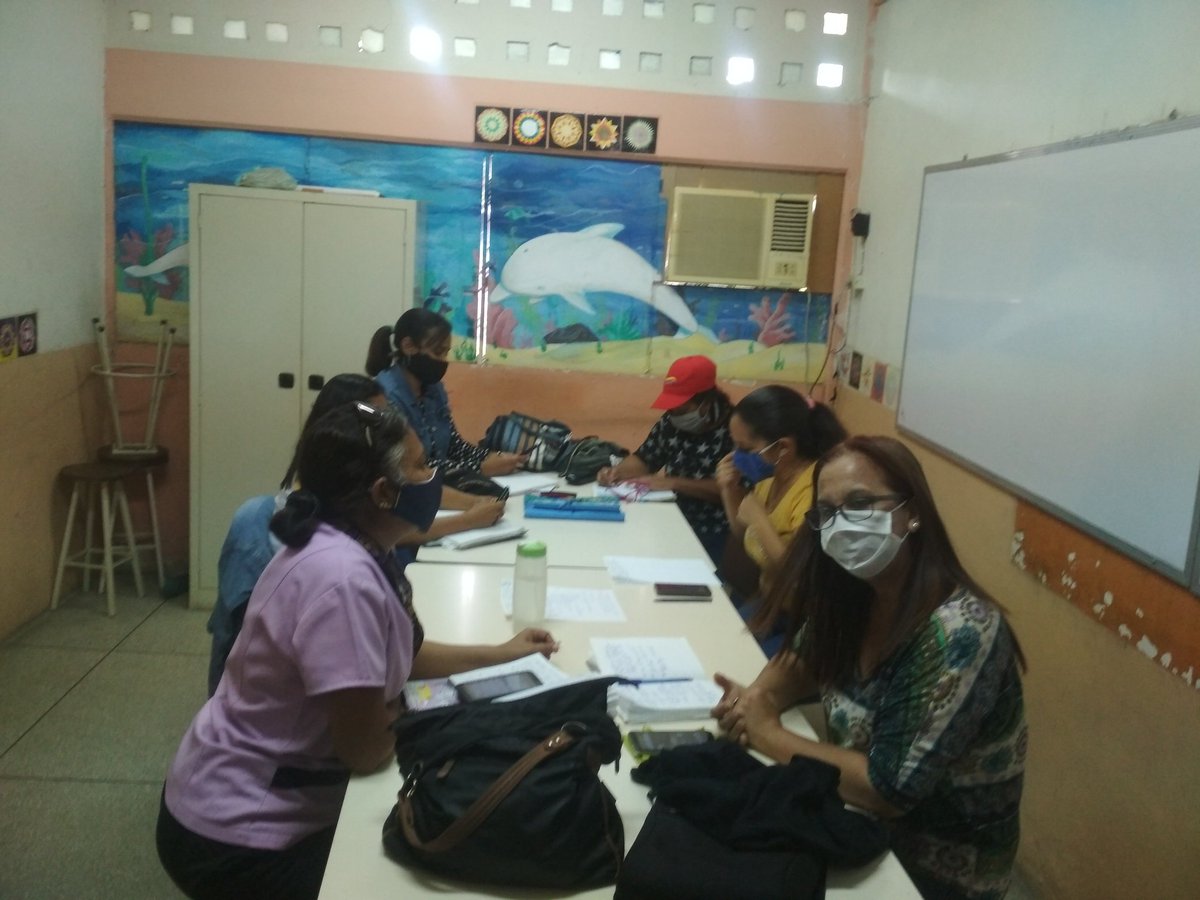 El equipo de la ULGU Municipio Cristóbal Rojas. Sostuvo reunión con las Docentes Investigadores de cada Programa a fin de dar orientaciones en la formación de los estudiantes. <a href="/SomosUnem/">SOMOS UNEM</a>
<a href="/NicolasMaduro/">Nicolás Maduro</a> 
<a href="/dcabellor/">Diosdado Cabello R</a> 
<a href="/HectoRodriguez/">Héctor Rodríguez C.</a> 
@CTrompiz2 
@psuvaristobulo
<a href="/mellysgarcia/">melissa garcia</a>