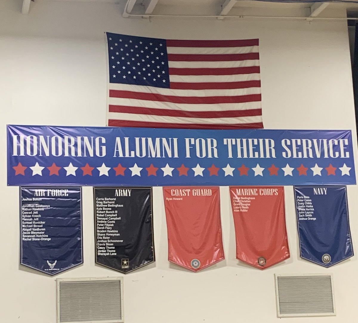 JaredLMiller's tweet photo. Fantastic idea @TroyChristianSc & @AthleticsTc to honor their alumni’s service to our country.
#ThanksForServing #Patriots
@USMC @usairforce @USArmy @USNavy @uscoastguard https://t.co/sOpykNJzUo