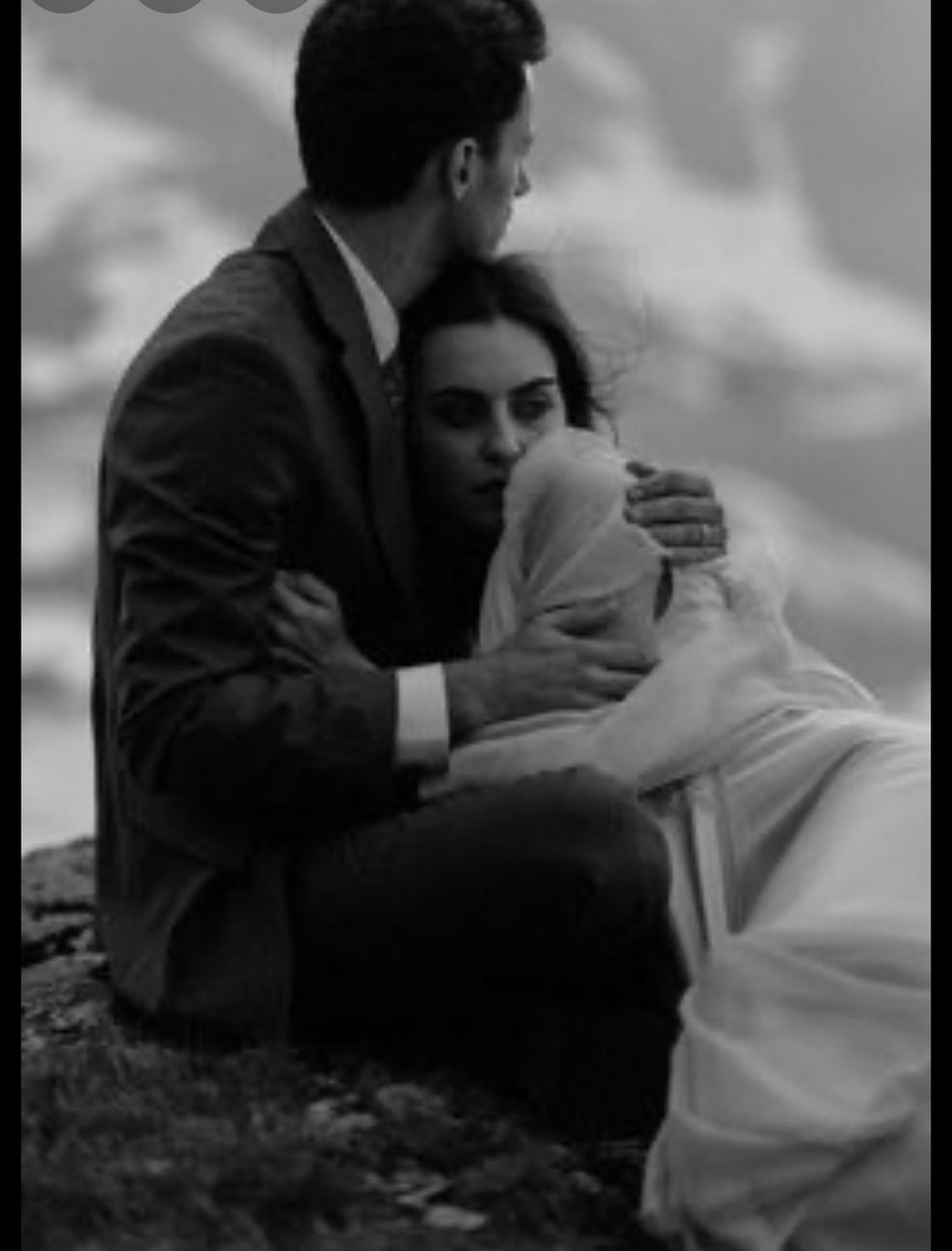 iElizabeth_'s tweet photo. تعال أقترب،انهمر بحنانك علي،تعال أدعوني إليك،يا من اقترابه يبعثرني،أسحرني بكلامك الممزوج بالخمر والعذوبة،اجمعني وشتتني بكيفك،أنا طوع أيديك،وطوع عيونك الفتانة،أنا لك كلي،تعال أنهمر وأغمرني بدلالك🖤. https://t.co/3DP3Fw1YLC