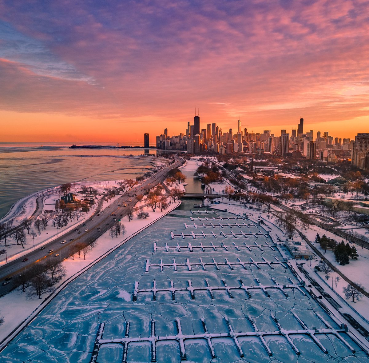 barstoolchicago's tweet photo. Hottest city around no matter how cold 

(via ig: sxahme3) https://t.co/I5gEMbTVvm