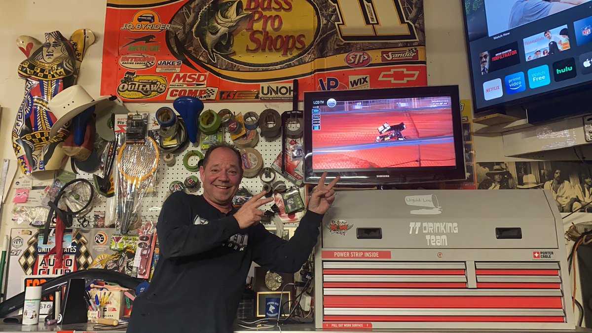 Sitting here at sides bar and grill watching <a href="/ASCoC/">Amiyah Scocca</a>  on <a href="/FloRacing/">FloRacing</a> <a href="/BlakeAnderson/">Blake Anderson</a>  🤘🤘