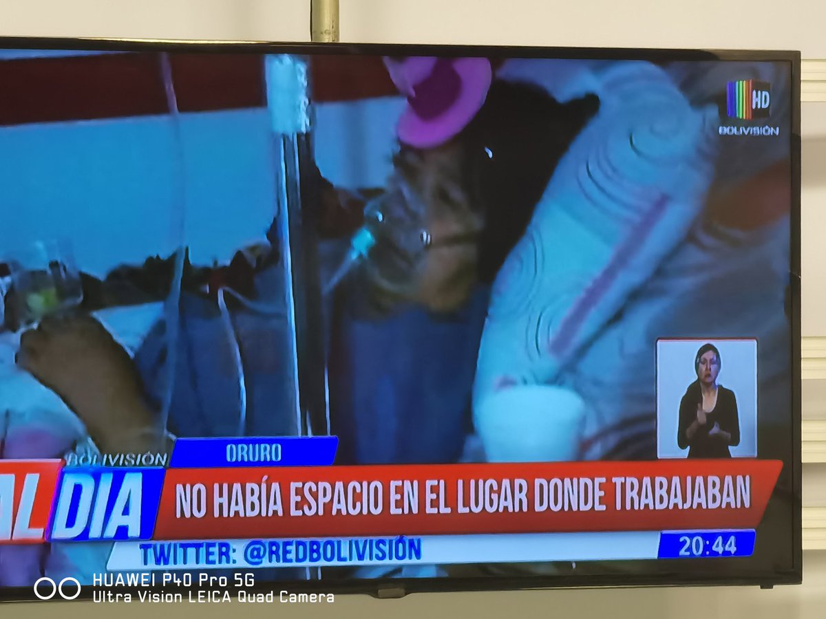 fernandoeidok's tweet photo. Él era médico, ella enfermera. Ambos se contagiaron de Covid-19 y donde atendían no había espacio para atenderlos. Se internaron en una clínica privada y a los 11 días fallecieron los 2.
Sus 3 hijos (2 universitarios y una niña), quedaron con una deuda millonaria y sin padres. https://t.co/ClopWm9Y9h
