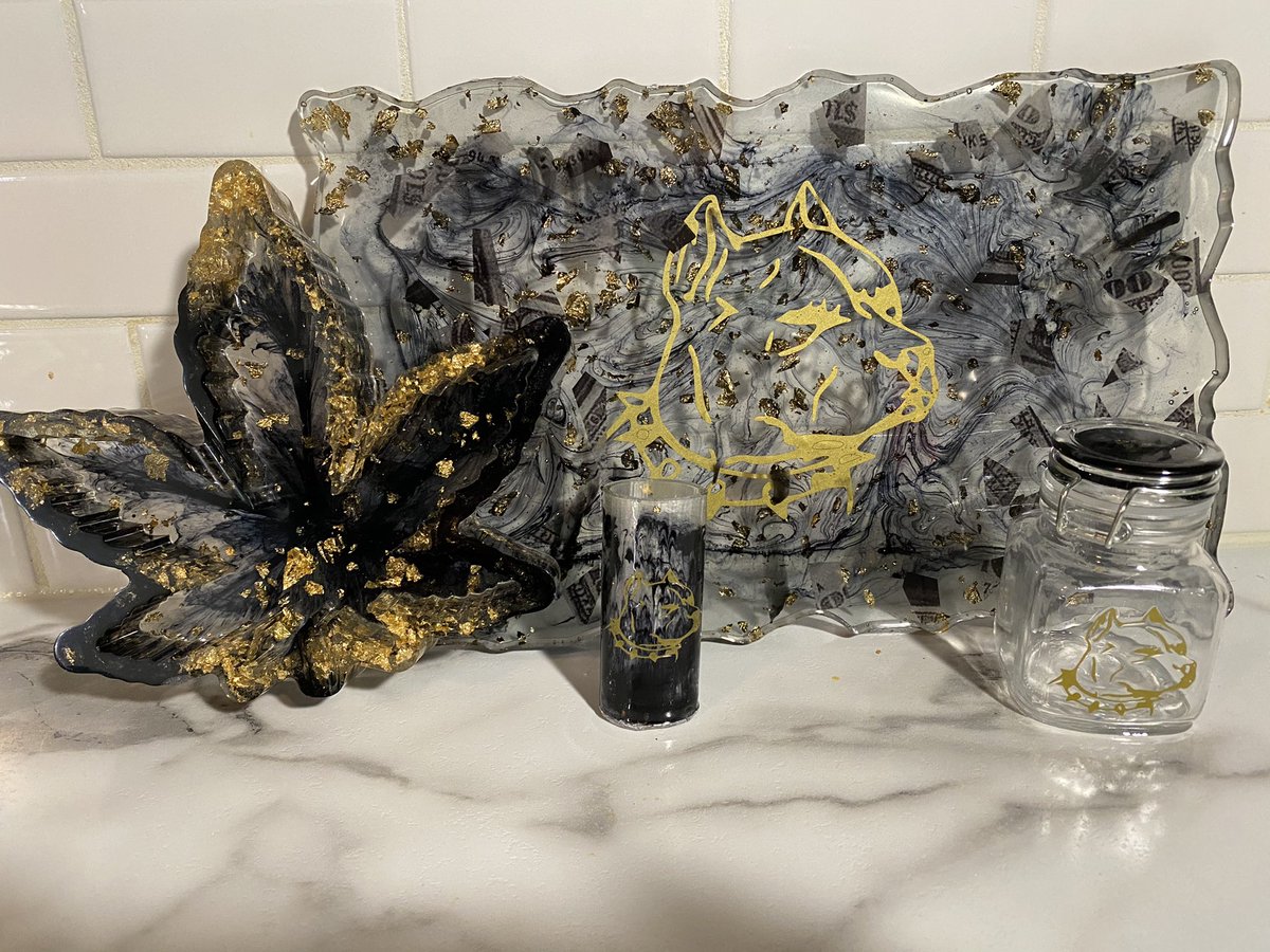 BMoCreative1's tweet photo. @melaninn05 🦋💕 Check out my page for great custom pieces. (ashtrays, trays, coasters, and much more 😊) https://t.co/b3hNv85uf4