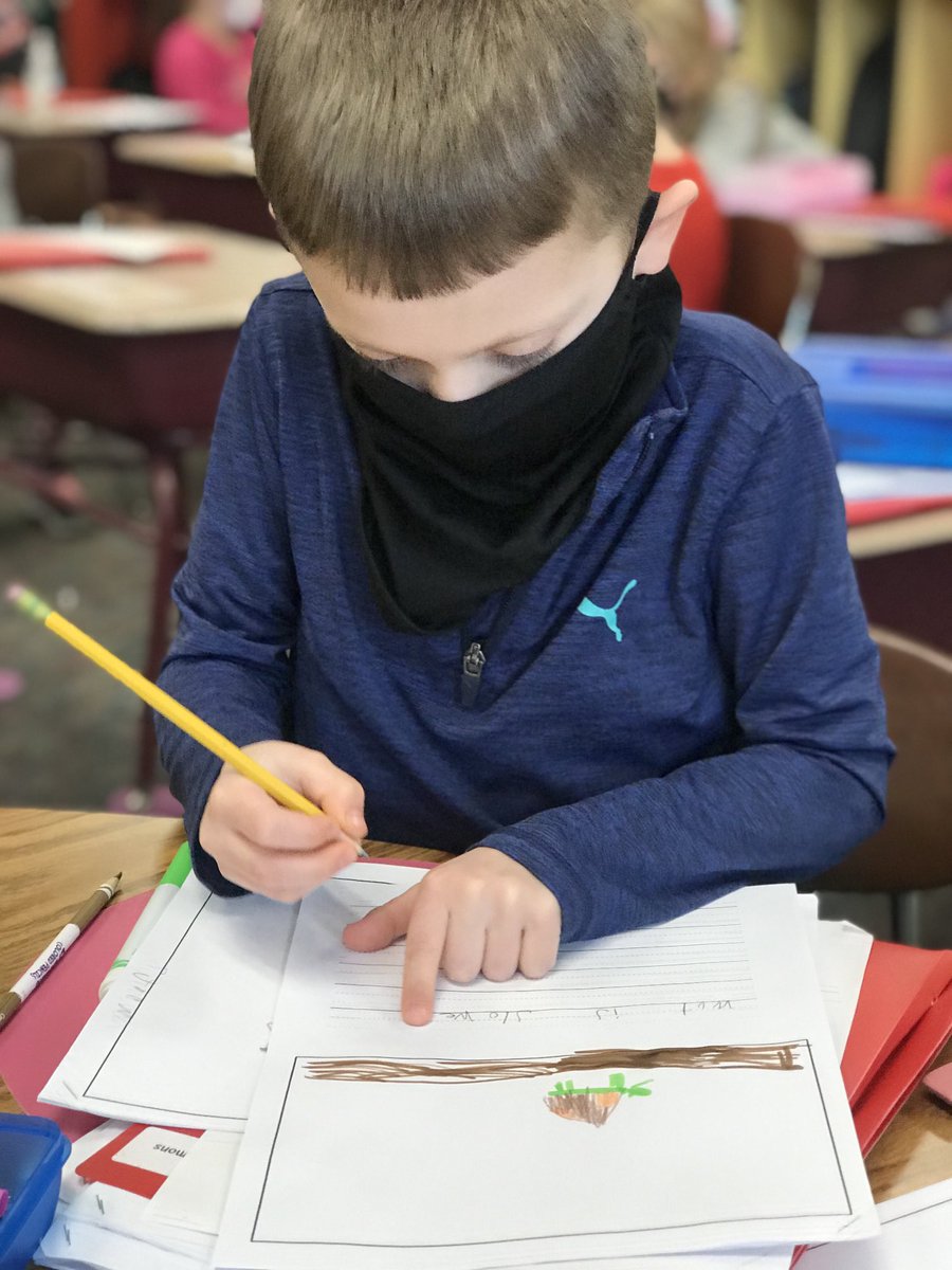 MrsMartinSmiles's tweet photo. #WritingWorkshop #FirstGradeAuthors ✏️📓🖍📝 https://t.co/anjGi2pVaD