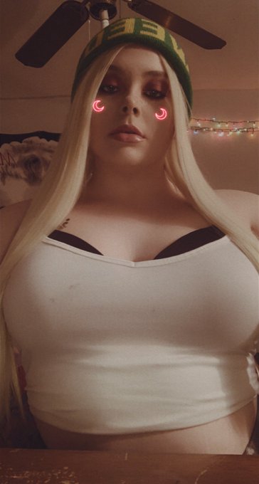 Feeling myself tonight https://t.co/9PdAN2Xtc0