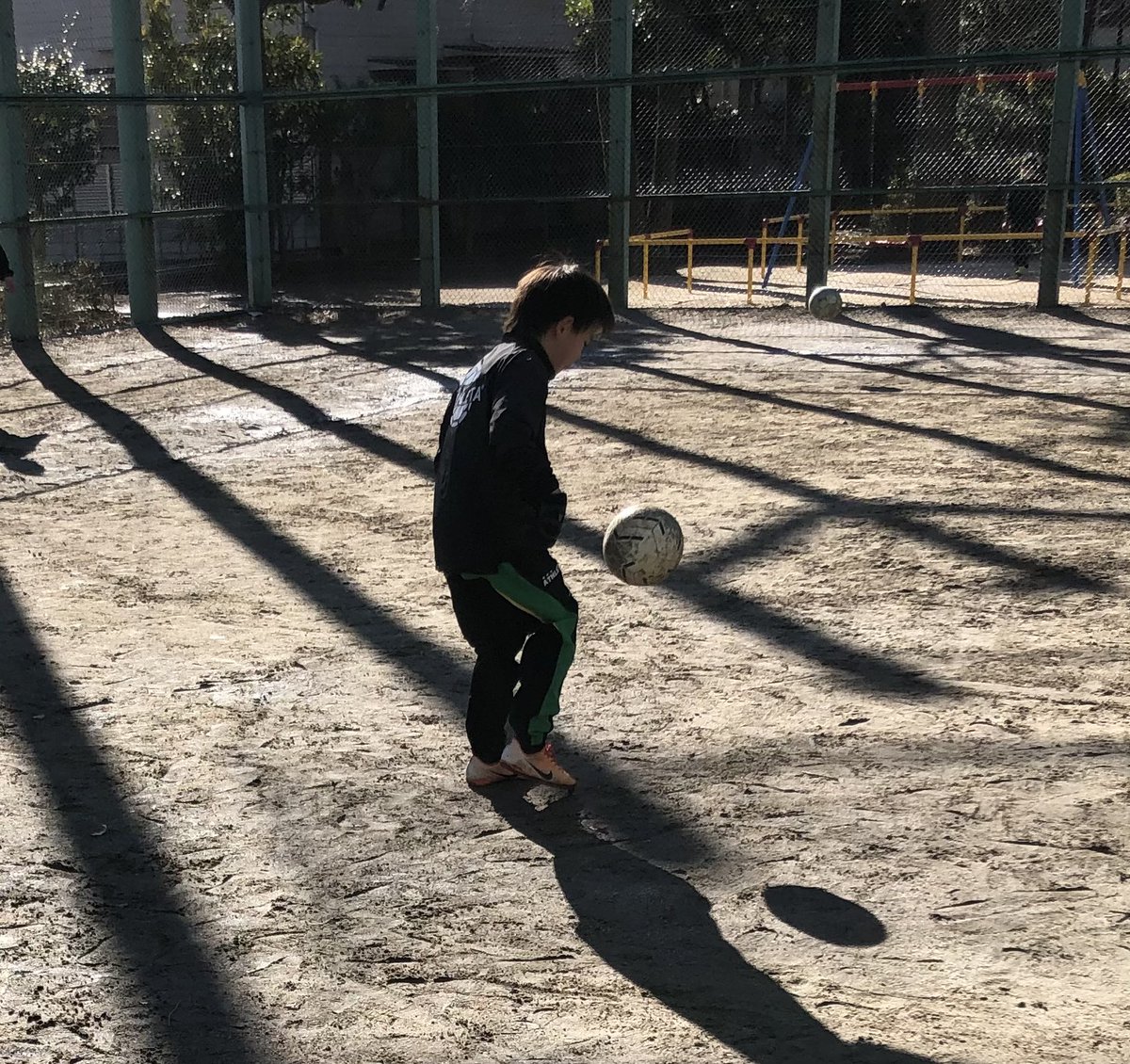 40代サッカー好きオジサン 息子 サッカー記録 本日久しぶりのサッカー リフティング記録更新もならず リフティング フリータッチ6回 0107現在 左足のみ121回 0106現在 左右インステップ160回 1229現在 左右インサイド62回 0110現在 40代サッカー好きオジサン 息子 サッカー記録 本日久しぶりのサッカー リフティング記録更新もならず リフティング フリータッチ6回 0107現在 左足のみ121回 0106現在 左右インステップ160回 1229現在 左右インサイド62回 0110現在