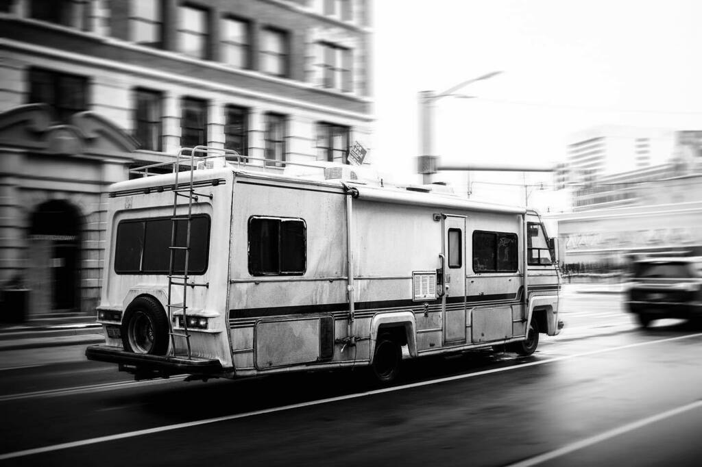 🚐
.
.
.
.
.
#35mm #darkroomapp #detroit #motorcity #minimalzine #artofvisuals #photooftheday #spicollective #streetphotography #streetlife #streetstyle #everybodystreet #city #gramslayers #grainisgood #urbanphotography #illgrammers #vsco #rawdetroit … instagr.am/p/CKphEdZDJ9S/