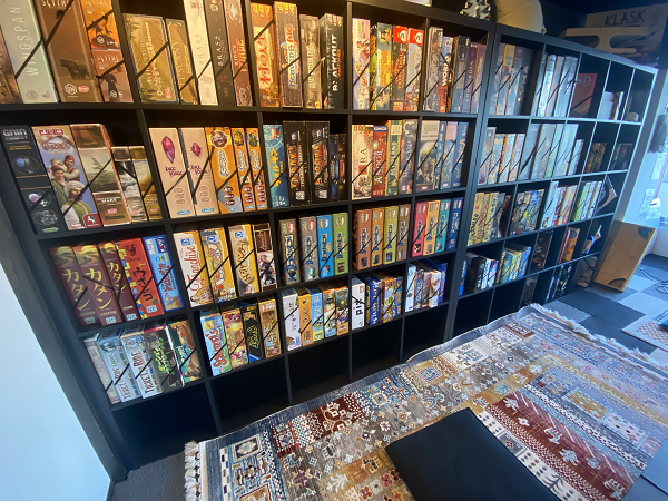 bgbborderless's tweet photo. #ボードゲームバー #ボーダレス ってどんな店？？
今回はお店の雰囲気などをご紹介！！
遊びに来たことある人もない人も必見です♪

↓気になるあなたは↓
https://t.co/FbYuXCU1Nv

#京橋
#駄菓子
#カレー食べ放題
#ボードゲーム https://t.co/0iFKPMkfG1
