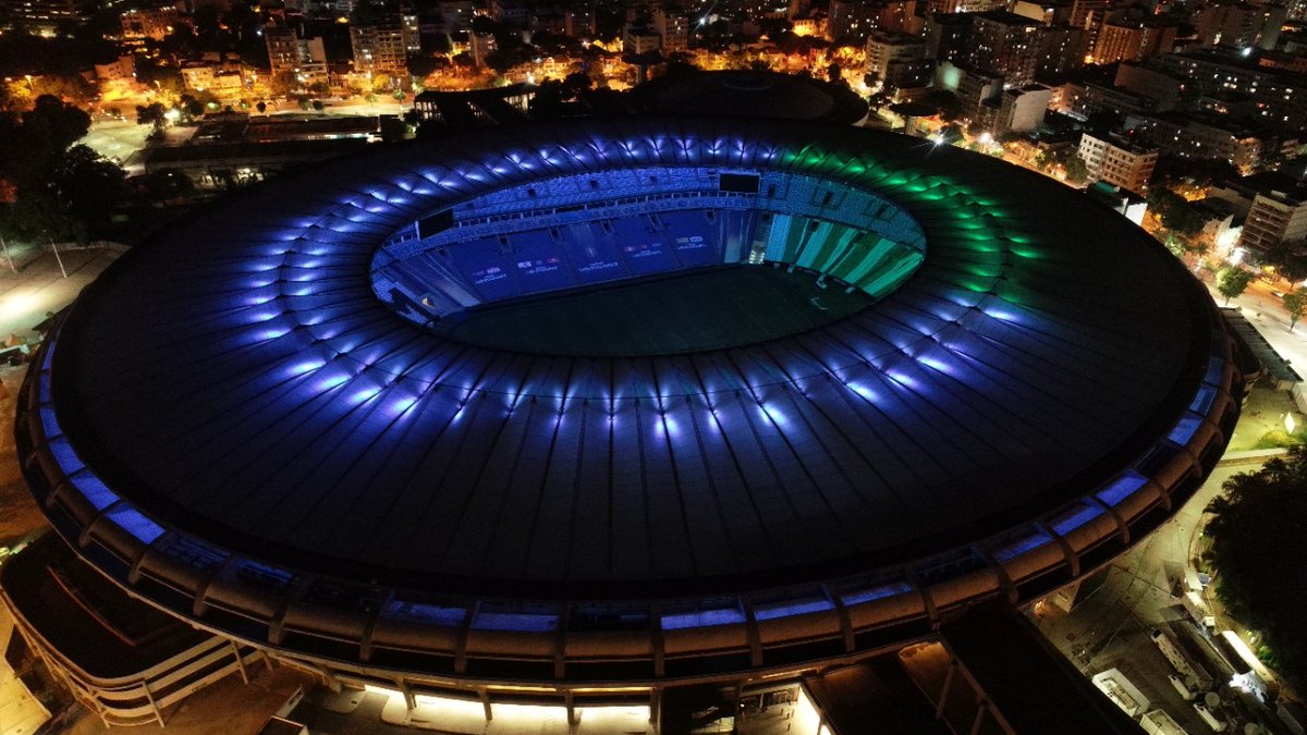 LibertadoresBR's tweet photo. 🔵 #SantosFC 
🟢 #Palmeiras 

#LuzesEternas @maracana https://t.co/dmS0JkN2nR