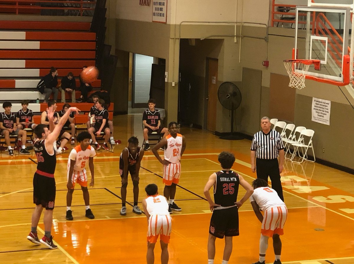 SMMHSEagles's tweet photo. #HSVarsity @SignalHoops captured another District WIN with a final score of 46-37 over East Ridge tonight. #WayToGoEagles πβ€π¦
Here is Senior Nate Menzel shooting a free throw. #SMMHSsoars https://t.co/ZkfW2HcRCI