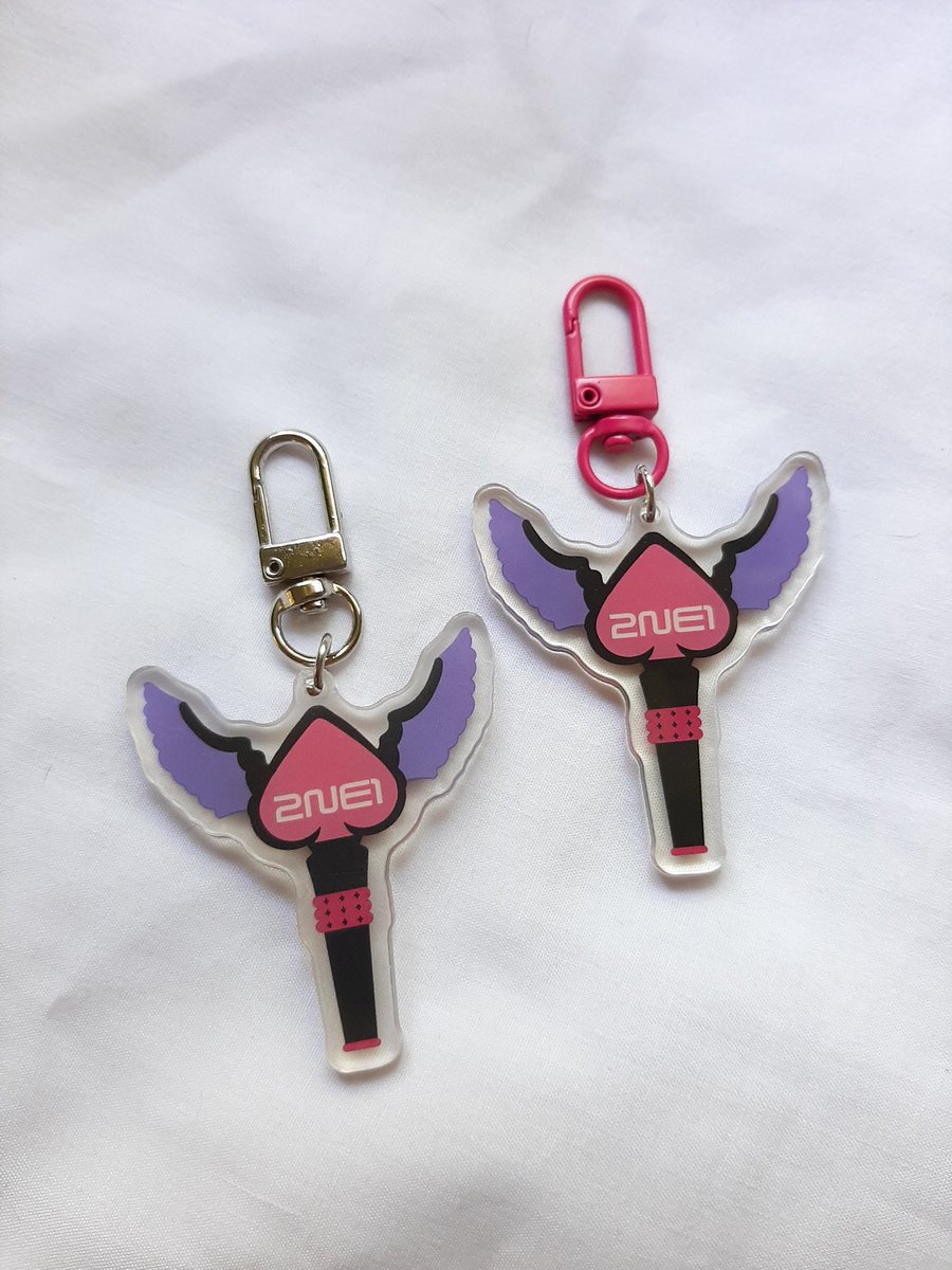 2ne1dolls's tweet photo. SILVER or PINK???? 

(poll below) https://t.co/BsqQhhZf6e