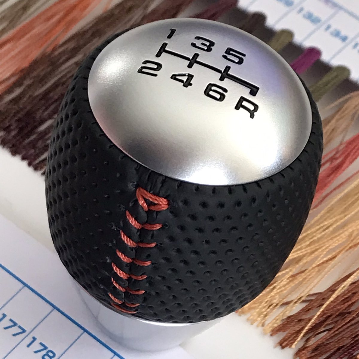 津ミルクネット 新型n One Rs Mt用シフトブーツ 純正シフトノブと合わせて オレンジステッチでオーダーを頂きました 純正シフトノブもお預かりしました 純正らしからぬズッシリとした重量感です 津ミルクネットをご利用頂き ありがとうございます