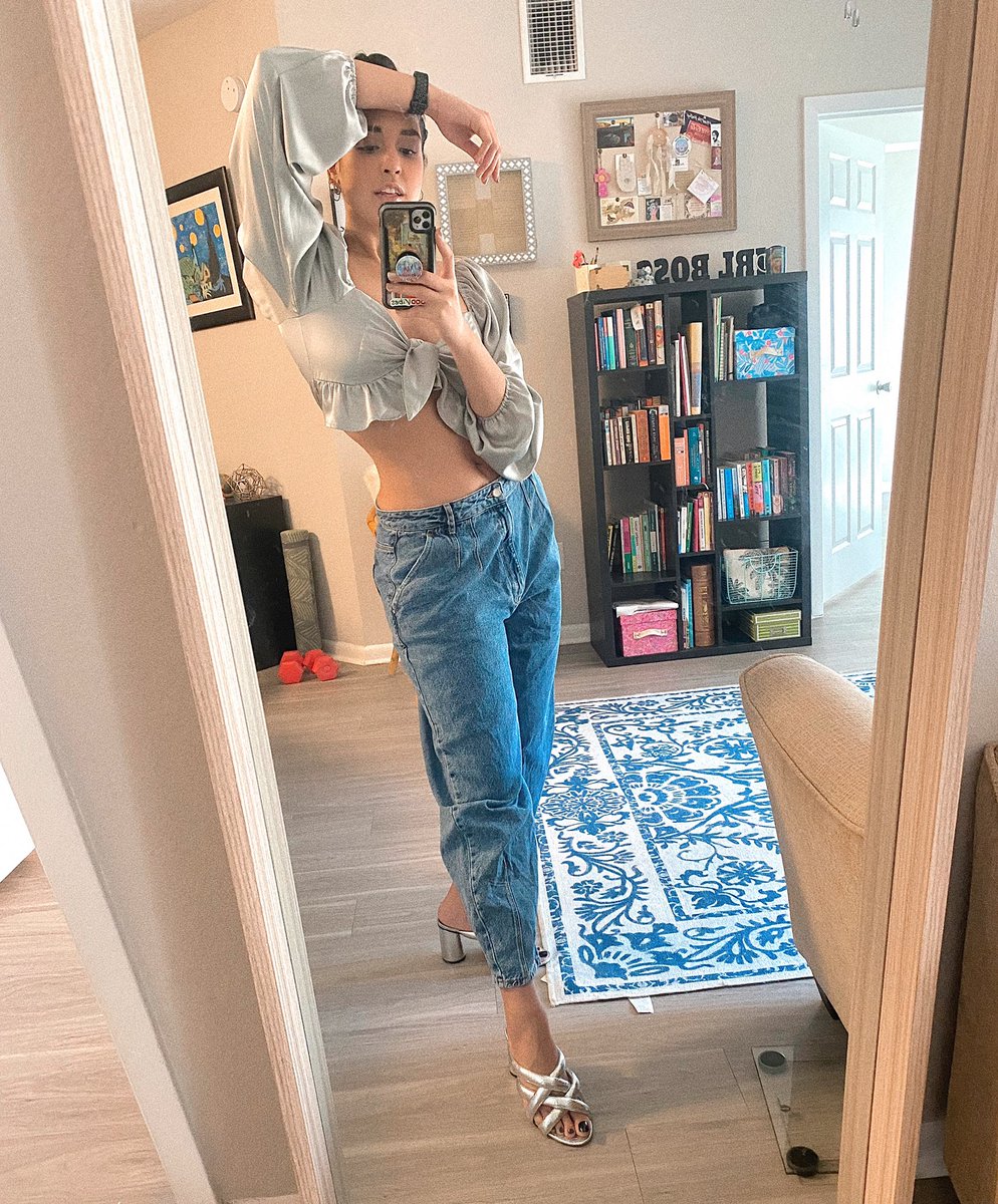 Feeling myself a little bit with the color gray. I always think this color is so particular and doesn’t look good on everyone buuuut... I kinda like it🙊✨
