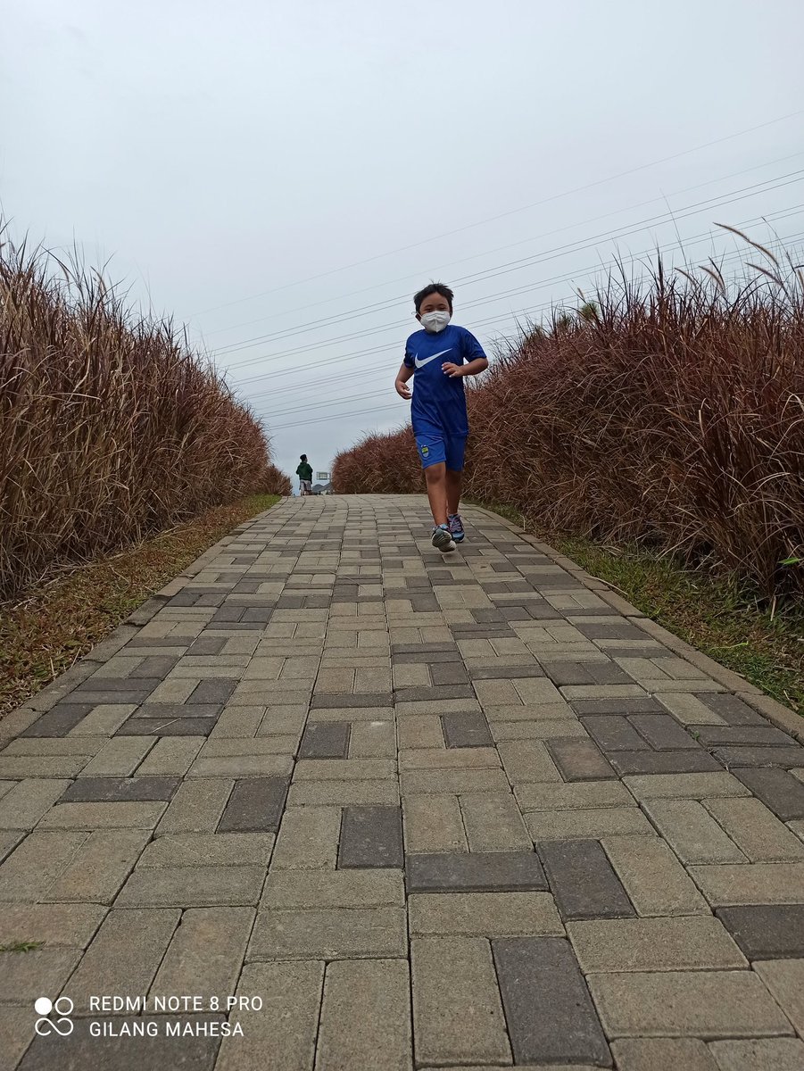 giIangmahesa's tweet photo. Menjaga konsistensi tiap pekan #LulumpatRun , semangat pagi semesta Indonesia https://t.co/5BaawUJe9Q