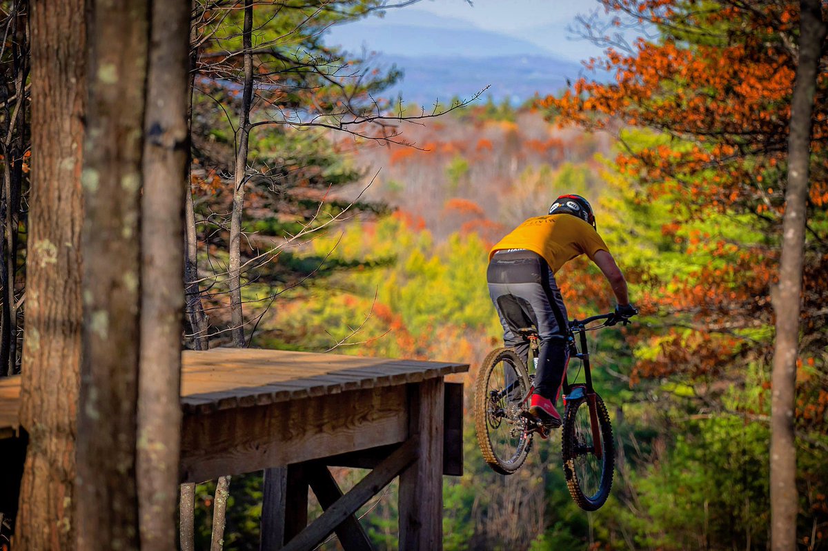 GregIrrgang's tweet photo. Throwback to the fall..... @TrekBikes @Fasthouse_ #bikes #whenruleswerefew #weracesometimes #rideordie #NewEngland #throwback https://t.co/gml2ZJBvef