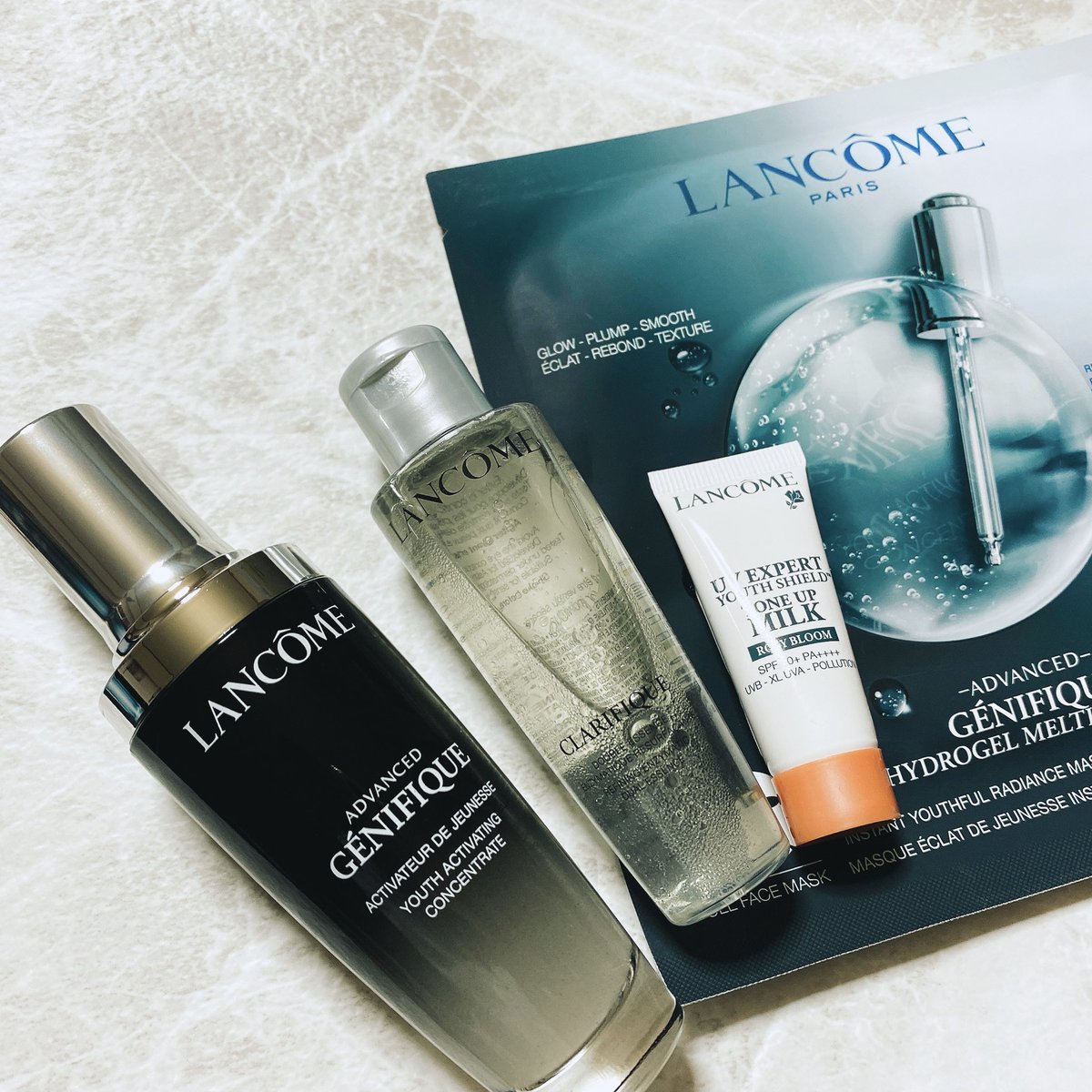LANCOME 
ジェニフイッックキット🤍
ジェフィニックアドバンストNすごい肌に入っていくのがわかる、、、
浸透していく感じ、、次の日のハリもいい〜