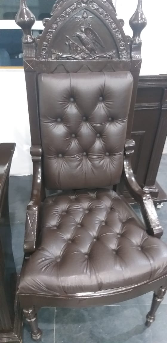 AsociacindeDis2's tweet photo. La primera, la silla donde se sientan los políticos y gobernantes; la segunda, donde se sientan las personas con discapacidad y escasos recursos hoy en día. @Mar_Escandon @noti13tabasco @migue_vargas @xevtfm @XHVXTabasco @XEVATabasco @TabascoHOY @DiarioDeTabasco https://t.co/U2zcKs7utR