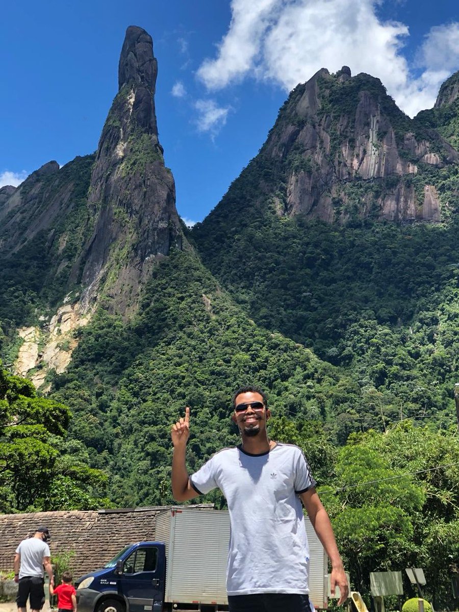 henrique_carls's tweet photo. Essa ft tem uma grande representação além da paisagem. Ela é vinda de uma bonificação aonde todo o esforço realizado em 2020, desde jan-dez, época inicial de pandemia e até o final do ano foram de intensas entregas profissionalmente.
Amo o que faço. 👷🏿♂️
#dedodedeus #teresópolis https://t.co/CtqIoFyRx9