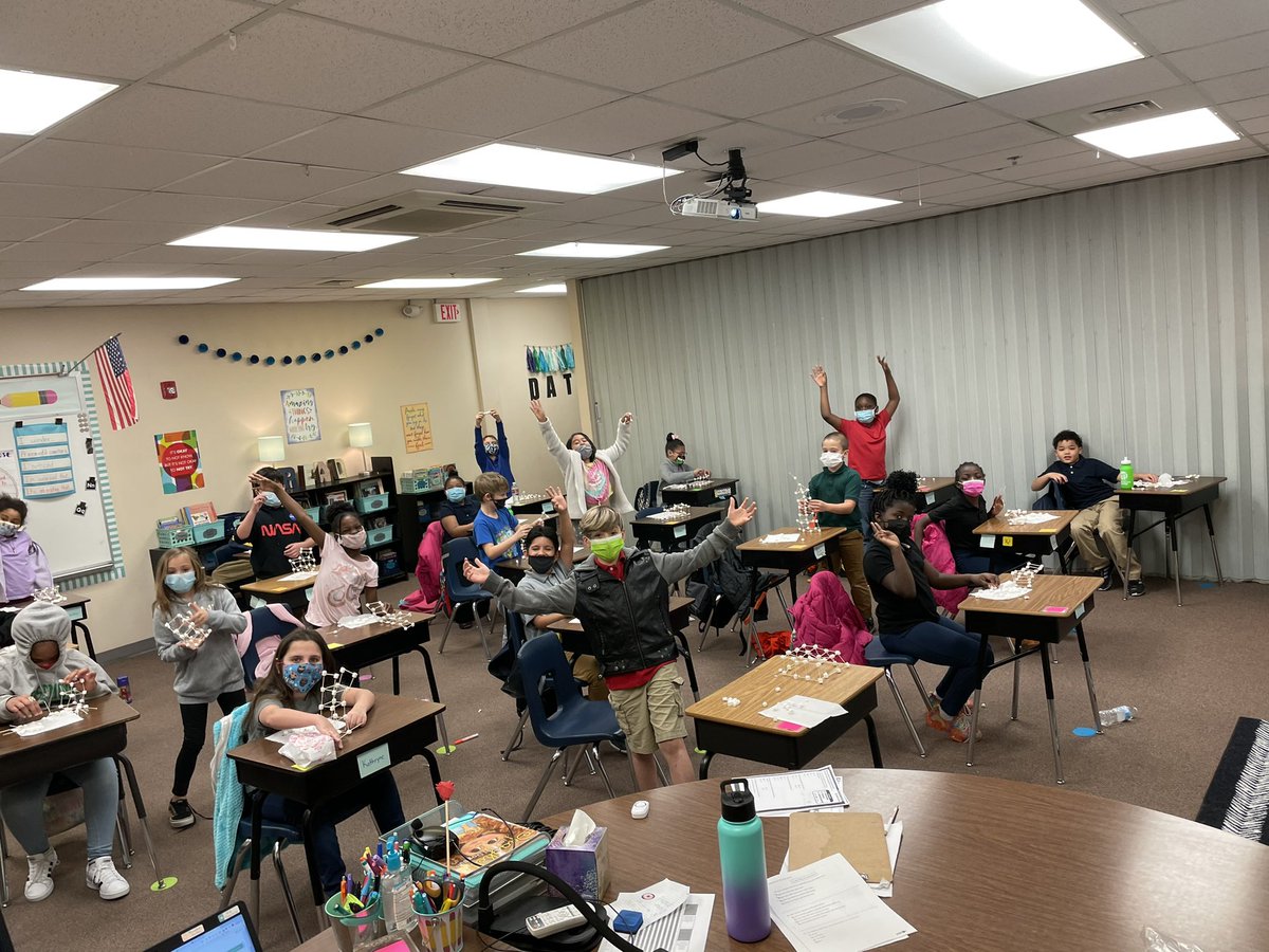 MrsHalstead_DCE's tweet photo. We had a blast today building marshmallow structures today! #DCE_strongertogether https://t.co/hvVR24Vvn3