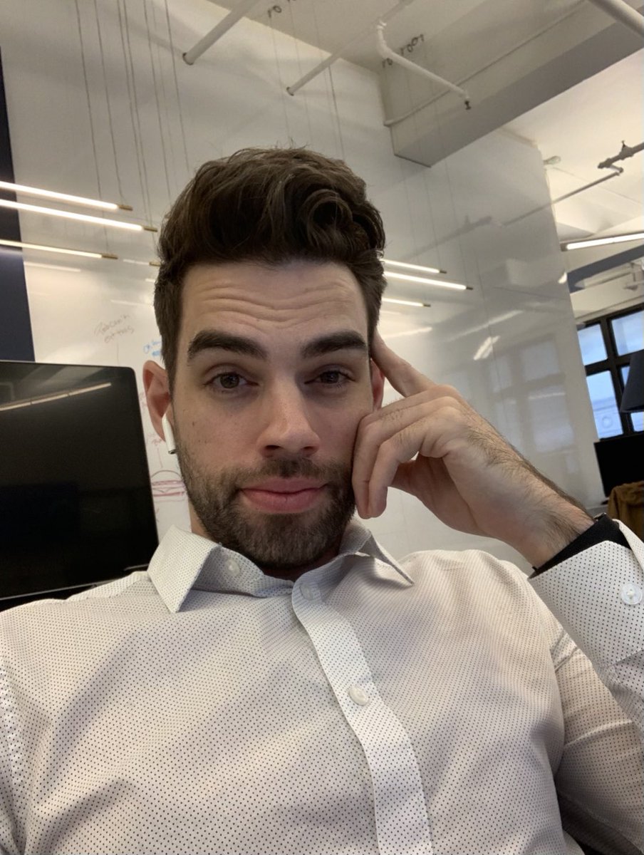 typifymusic's tweet photo. Gotta love that feeling you get after you crushed a long work week and are about to punch out for the weekend 🏃 #tgif https://t.co/yaREB4gFKw