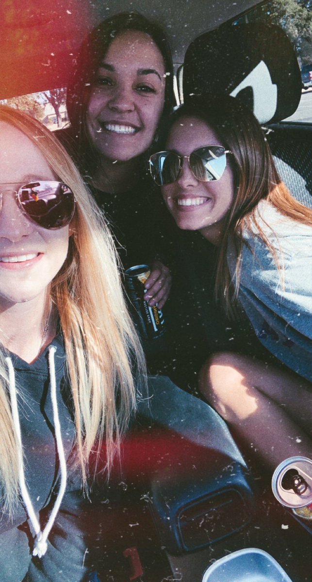 fAitHeeee's tweet photo. Ma girls for lyyyfeee!😘 https://t.co/2sA8rLTlnX