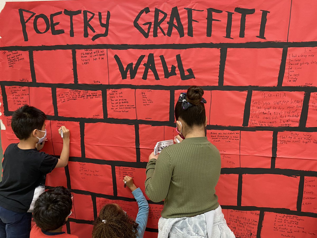 MrsSantos15's tweet photo. Wrapping up poetry by having our students write on our poetry graffiti wall! https://t.co/AoYMuKyM94