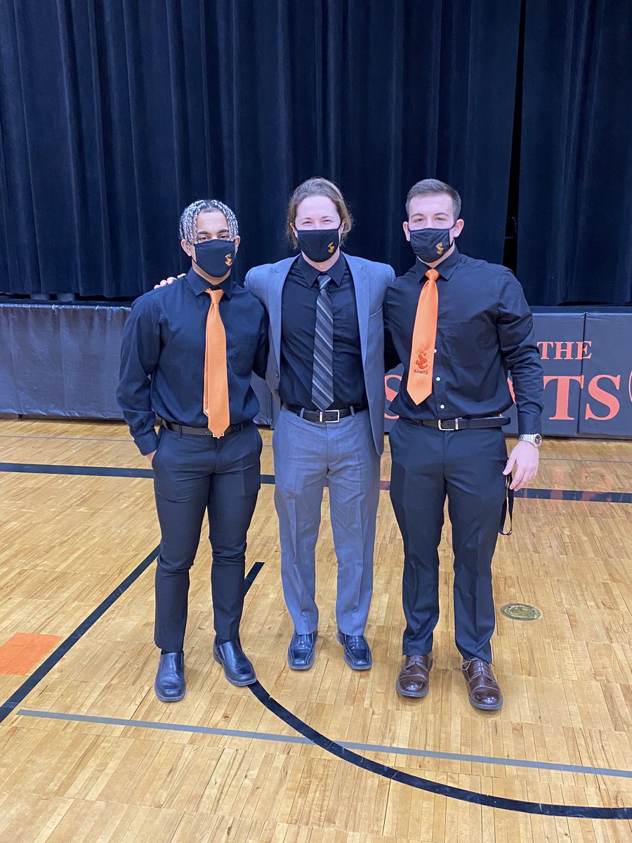 MRDatDudeGG's tweet image. I don’t always coach basketball, but when I do, it’s with Varsity players during a pandemic