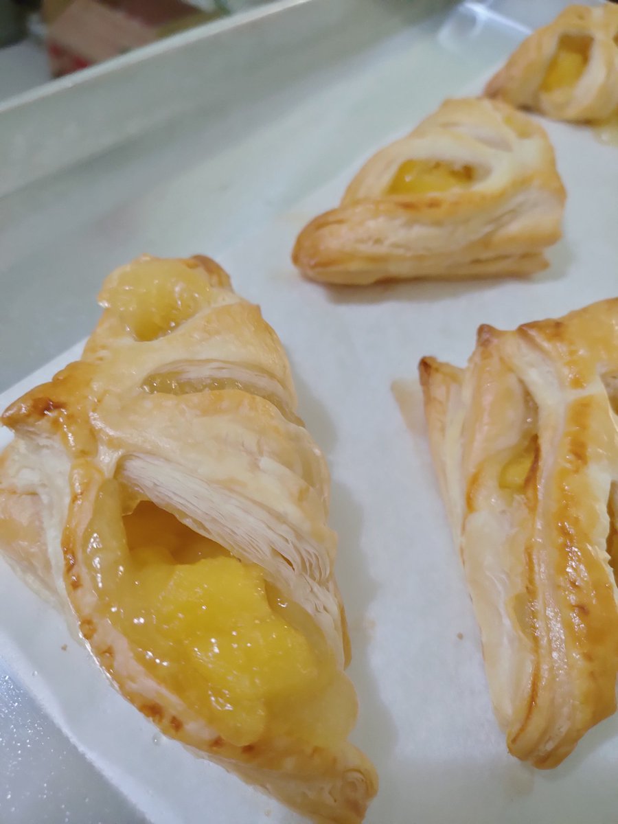 AnythingJingka's tweet image. พายสับปะรด 
กวนไส้สับปะรดเอง รสชาดหวานกำลังดี
อร่อย ถ้าได่ชิมจะต้องติดใจ
  
#มอร์นิ่ง702
#702เสาร์สีม่วงไม่ง่วงซะหน่อย
#ตลาดนุช
#เป๊กผลิตโชค
#PeckPalitChoke