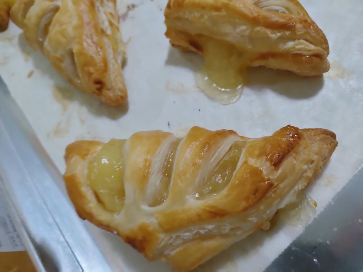 AnythingJingka's tweet image. พายสับปะรด 
กวนไส้สับปะรดเอง รสชาดหวานกำลังดี
อร่อย ถ้าได่ชิมจะต้องติดใจ
  
#มอร์นิ่ง702
#702เสาร์สีม่วงไม่ง่วงซะหน่อย
#ตลาดนุช
#เป๊กผลิตโชค
#PeckPalitChoke