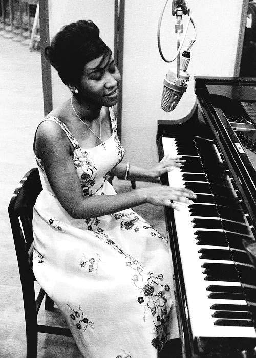 Whitney grew up listening to and around power house singers, she was cousins with Dionne and Dee Dee Warwick, and was influenced by acts such as Chaka khan, Aretha Franklin, and Barbra Streisand.