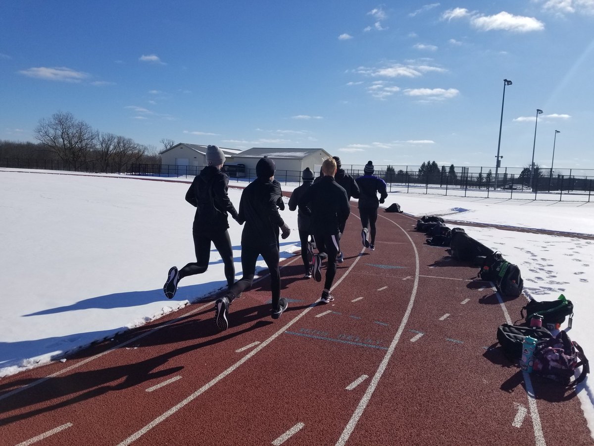 PaulRiceOU's tweet photo. End of long week of some incredible training for the XC group!! 
3 workouts this week, and they killed mile repeats today in sub 20 degree windchill (at least it was sunny 🌞) XC group putting in the work...first race one week away in Indy!
@OaklandTrackXC https://t.co/viPWZKeVTa