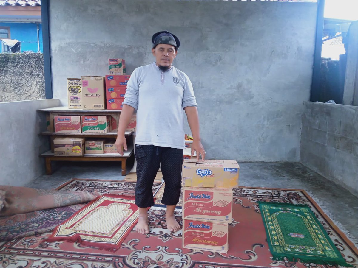 MinmonPS7's tweet photo. Alhamdulilah donasi #NetizenPeduli diterima  Sdr. Iwa Budiman S.Pd, di Kampung Astana hilir RT 01 RW. 08 Kel. Jayawaras Kec. Tarogong Kidul Garut. https://t.co/GJZCKXRGdT