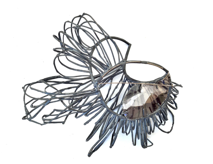 macasotelo's tweet photo. Mirror Gems está creada con plata oxidada, pantalla móvil y cable de acero https://t.co/5pQyTi7Ede