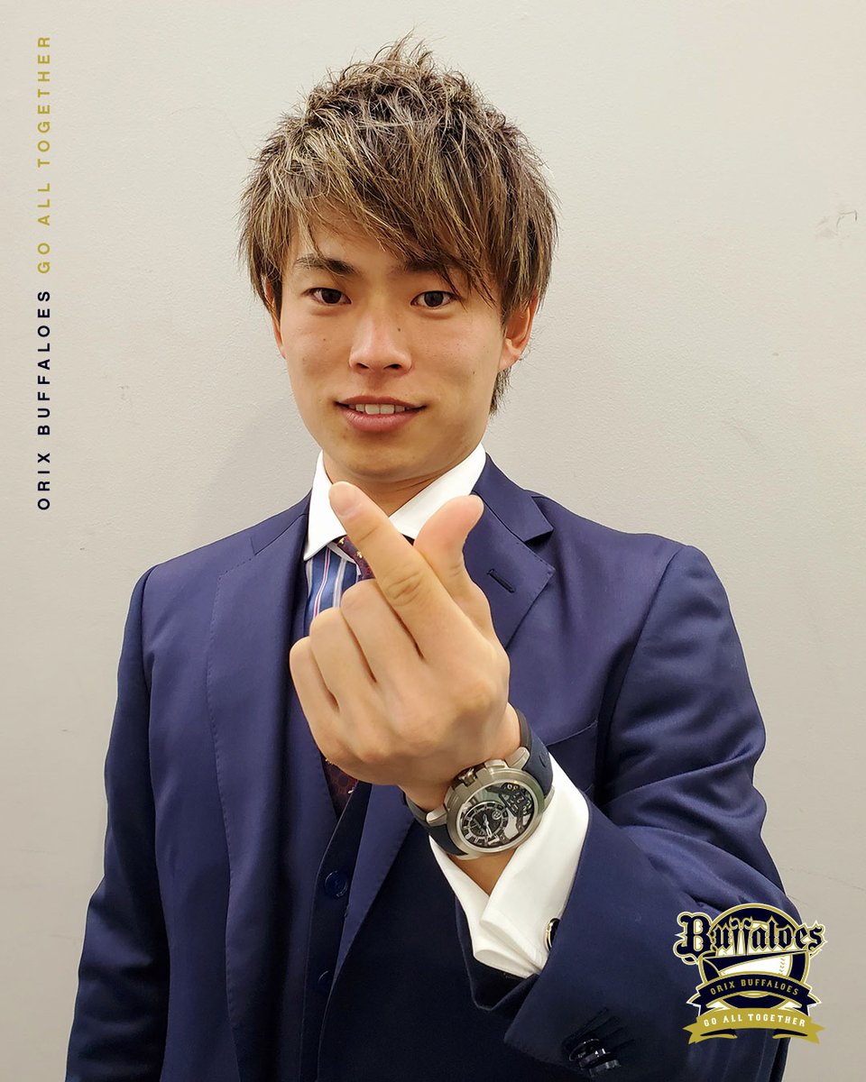 ট ইট র オリックス バファローズ 山岡投手に質問などありましたらコメント欄にお願いいたします 山岡泰輔 Bsスーツコレクション Bs21 プロ野球 Npb Orix