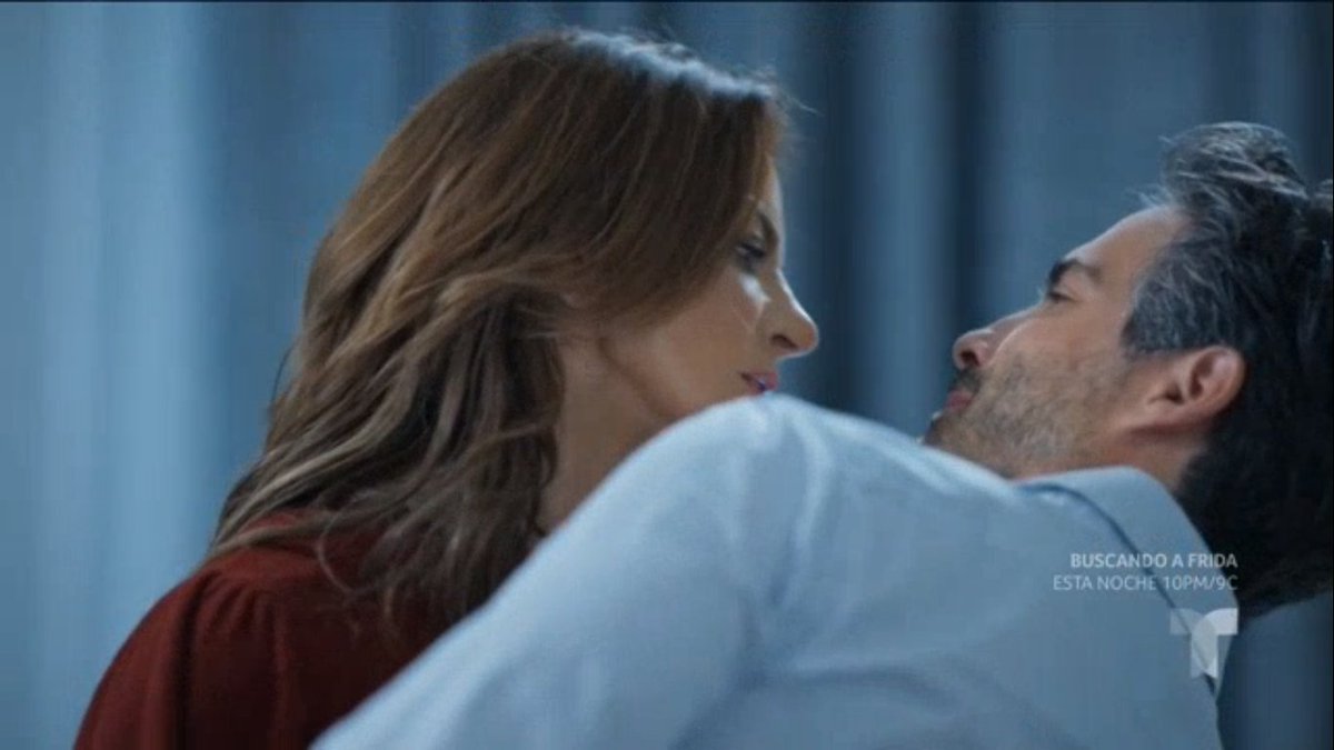 Sin duda Loli y Rafael si saben como hacernos suspirar y enamoranos de ellos. ❤🥰 #LaSuerteDeLoli 🍀 de LUNES A VIERNES 9PM/8C por Telemundo. <a href="/silvnavarro/">Silvia Navarro</a> <a href="/osv_benavides/">Osvaldo Benavides</a>