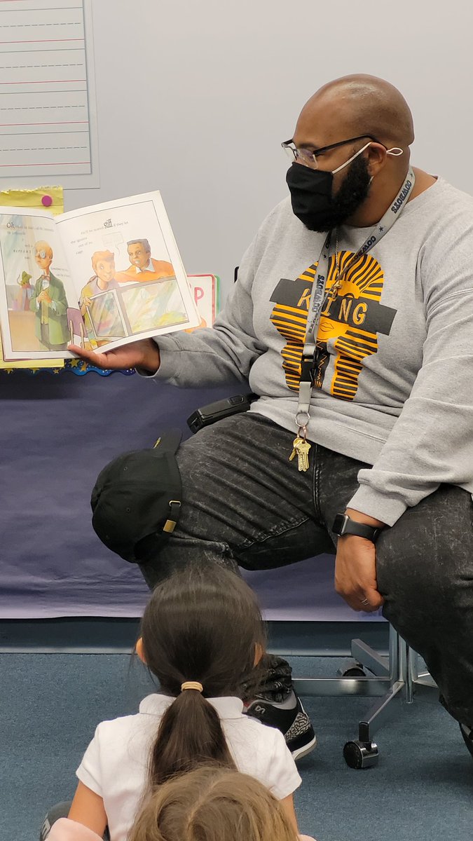 MSerrano413's tweet photo. Thank you Mr. Rushing for sharing this funny story with us! 📚 🐬
@Rushing_Teach @Sunrisevcs 
@EmalixInfante https://t.co/irNclel0f2