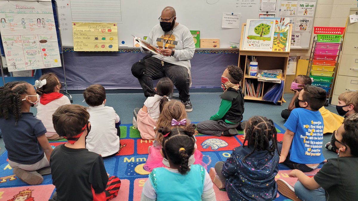 MSerrano413's tweet photo. Thank you Mr. Rushing for sharing this funny story with us! 📚 🐬
@Rushing_Teach @Sunrisevcs 
@EmalixInfante https://t.co/irNclel0f2
