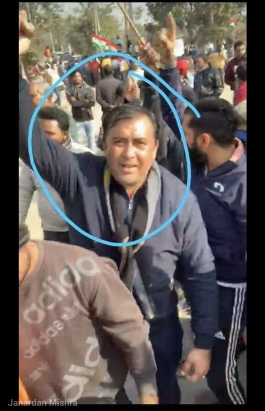 PeeingMedia's tweet photo. BJP workers pose as locals protesting against farmers at Singhu border
#BJPGoonsAttackingFarmers 
#ModiPlanningFarmerGenocide https://t.co/rpNtWsCsC7