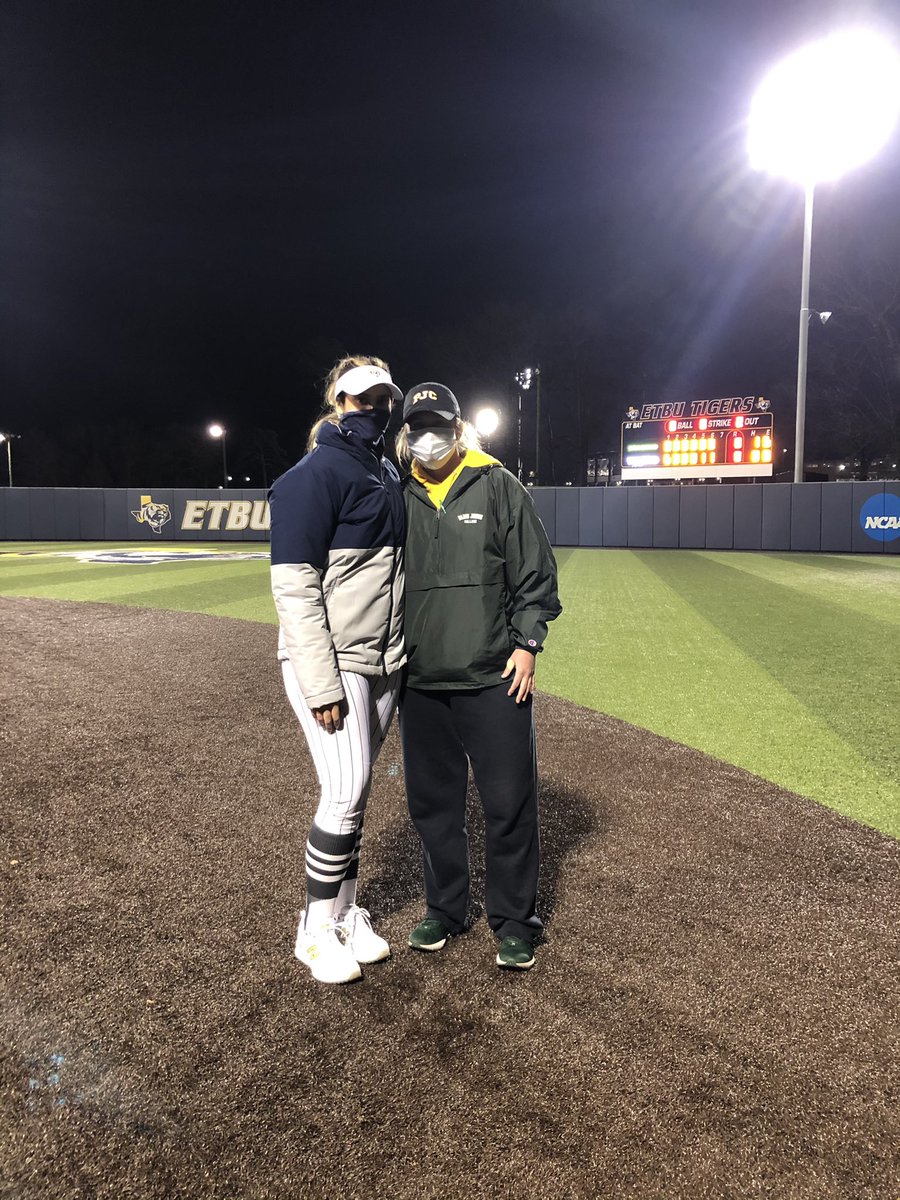 CoachSheltonSAU's tweet photo. Love seeing former players! Proud of you, @MarinMusicant! Feels like it was yesterday when a San Diego kid took a chance on a West Texas JUCO. Glad she is at a great school now at ETBU! https://t.co/gio5A6jjON