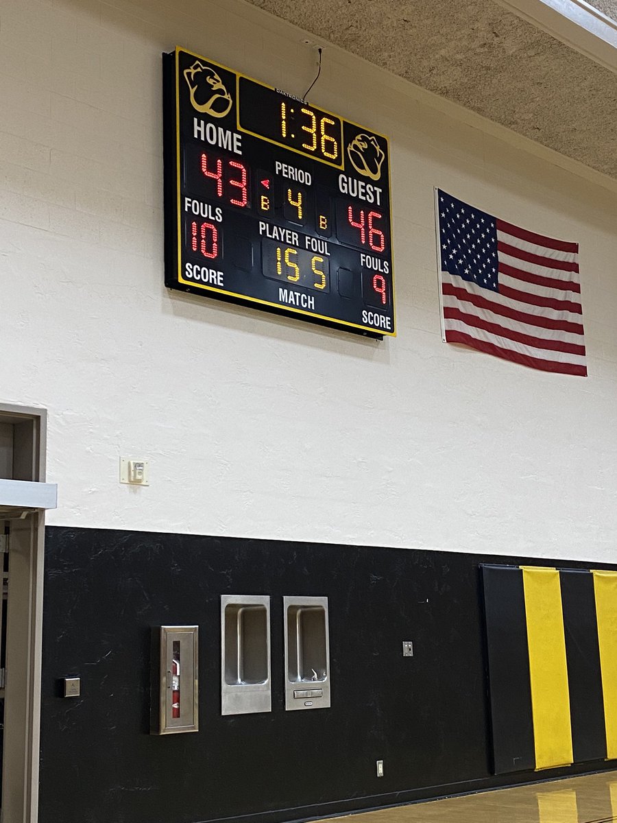 kelleyrobb's tweet photo. Nail biter at the @BGHS_DVUSD boys basketball game!! https://t.co/b1LBTGFGnO